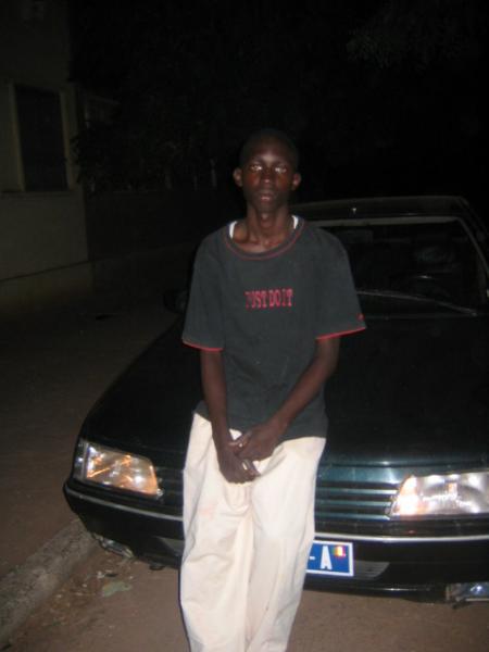 dent le voiture de la ru